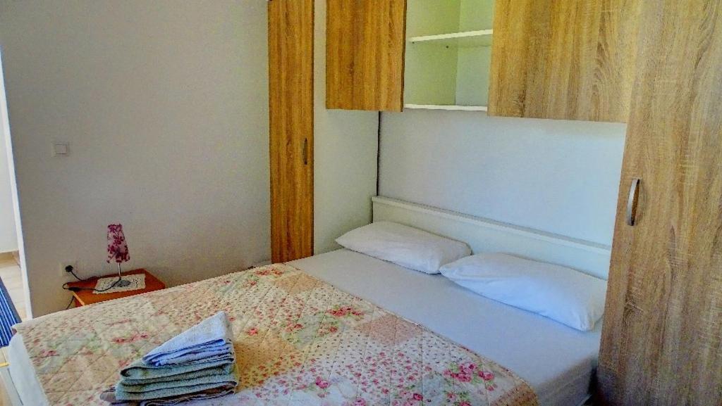 Studio Apartman I Mali Apartman วีร์ ภายนอก รูปภาพ