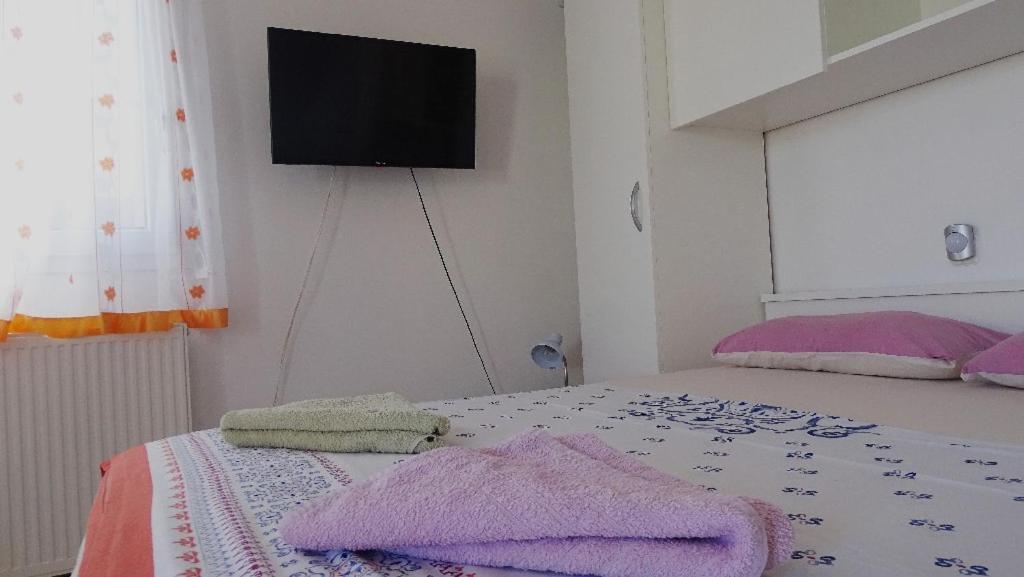 Studio Apartman I Mali Apartman วีร์ ภายนอก รูปภาพ