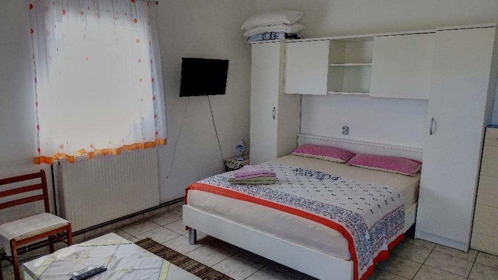 Studio Apartman I Mali Apartman วีร์ ภายนอก รูปภาพ